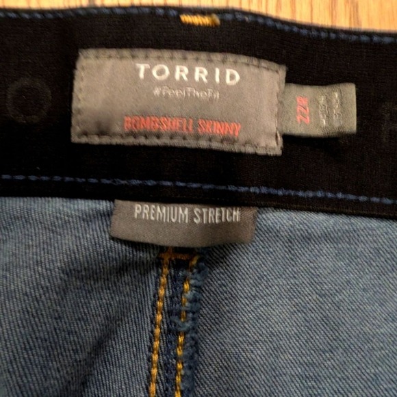 Torrid Premium Plus size 22 R 3X Bombshell Skinny Jegging Denim Jeans - Picture 2 of 4